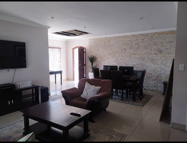 3 BEDROOM HOUSE FOR SALE IN THE HILL